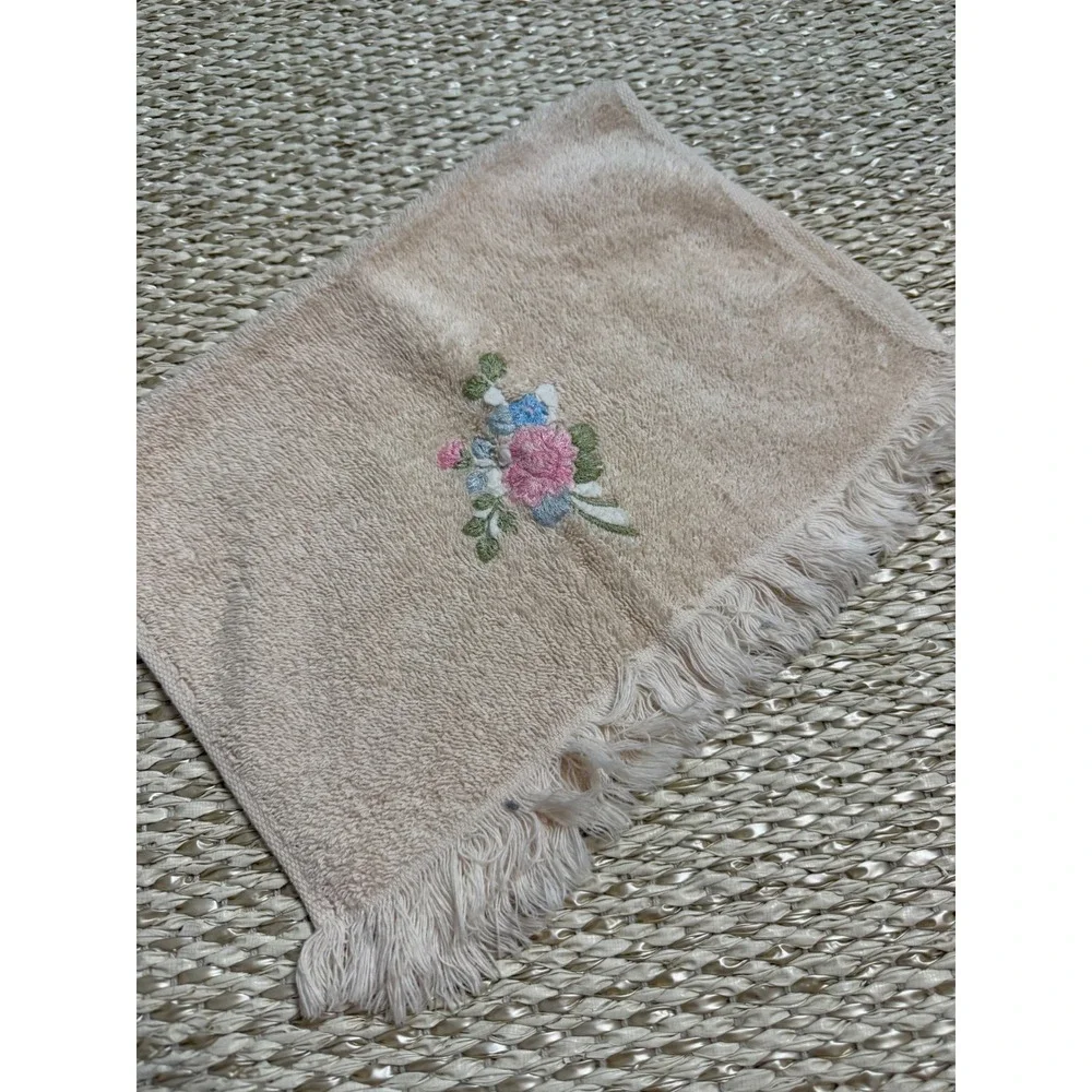 Vintage Peach Hand Towel Floral Embroidered Fringed Edge Cottagecore Guest Towel
